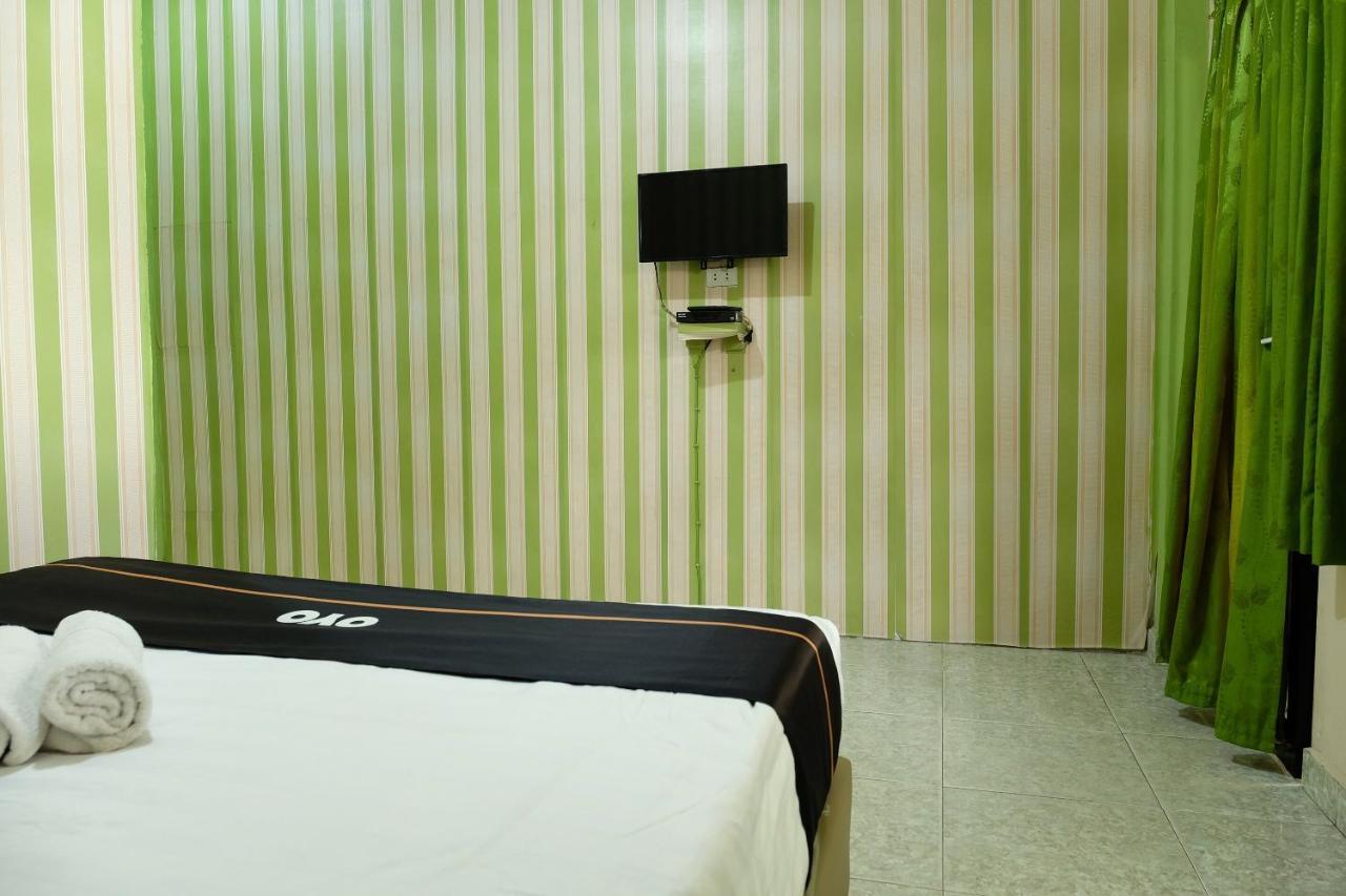 Oyo 2186 Esbe Hotel Syariah Танджунгпандан Экстерьер фото