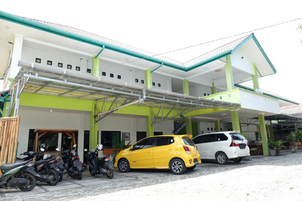 Oyo 2186 Esbe Hotel Syariah Танджунгпандан Экстерьер фото