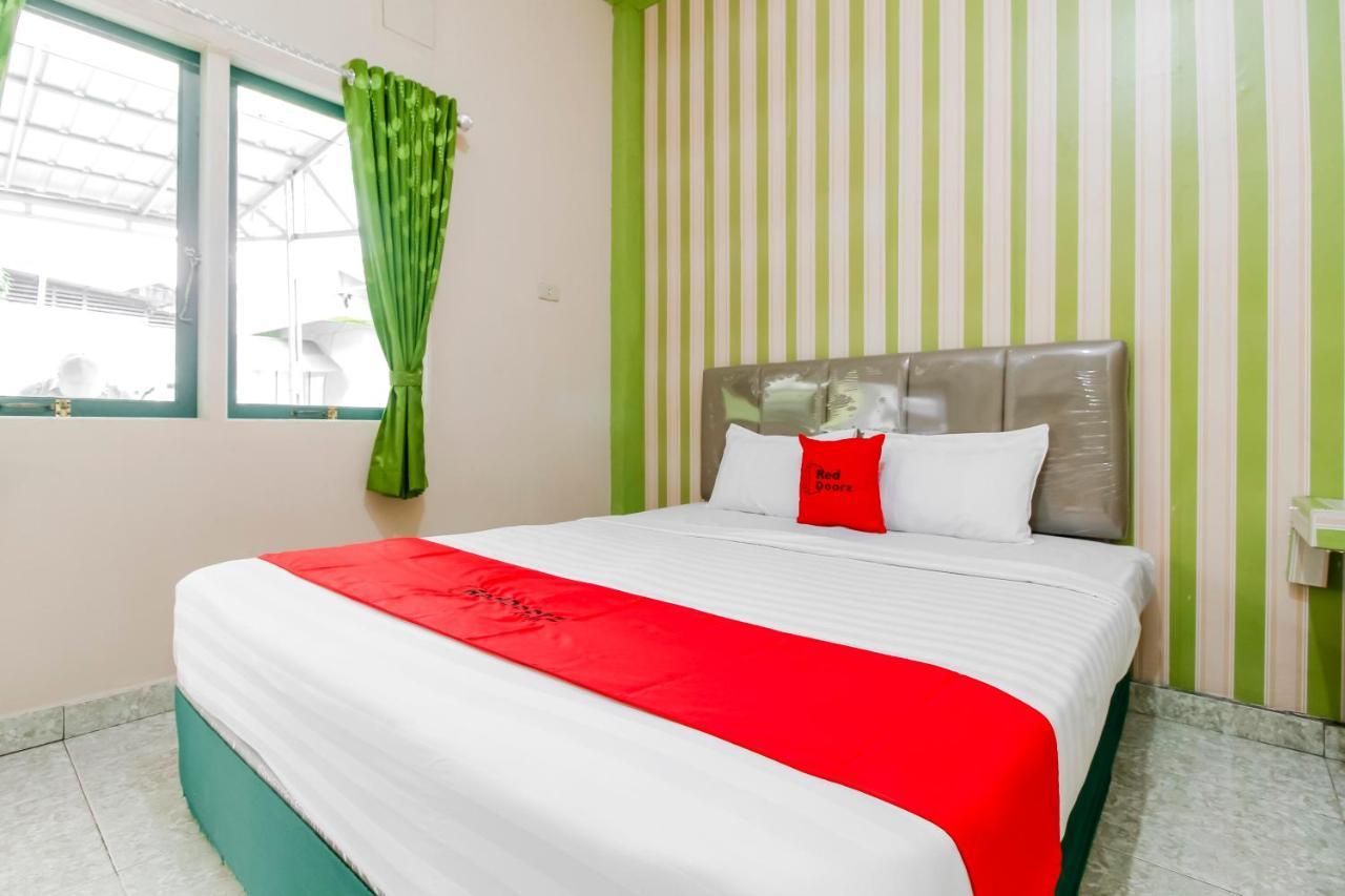 Oyo 2186 Esbe Hotel Syariah Танджунгпандан Экстерьер фото