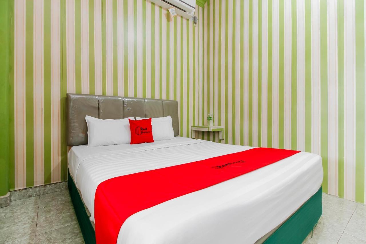 Oyo 2186 Esbe Hotel Syariah Танджунгпандан Экстерьер фото