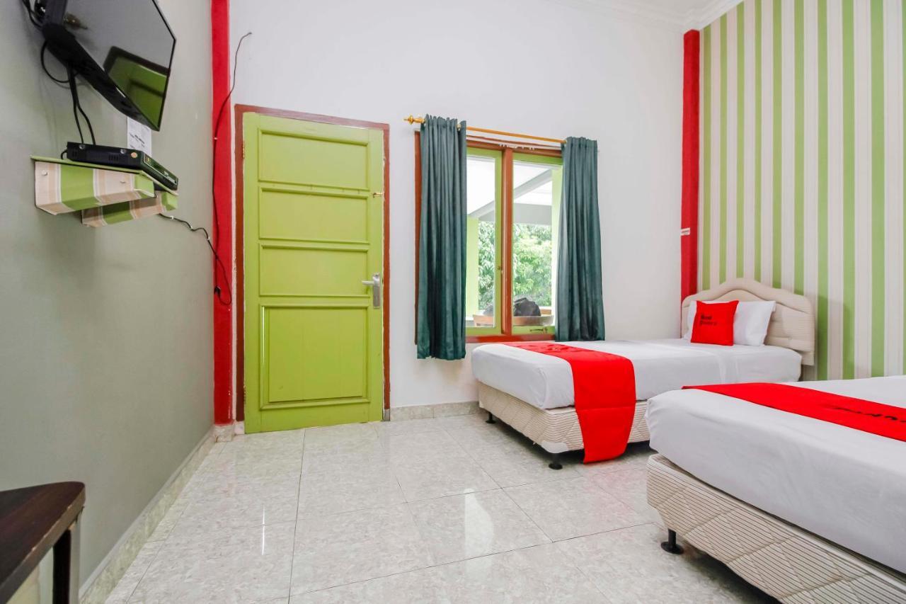 Oyo 2186 Esbe Hotel Syariah Танджунгпандан Экстерьер фото