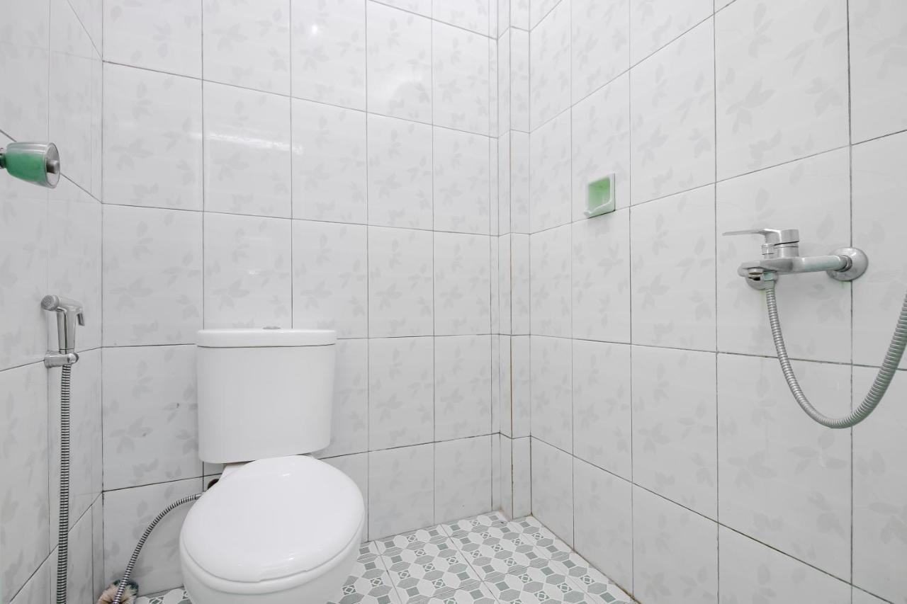 Oyo 2186 Esbe Hotel Syariah Танджунгпандан Экстерьер фото