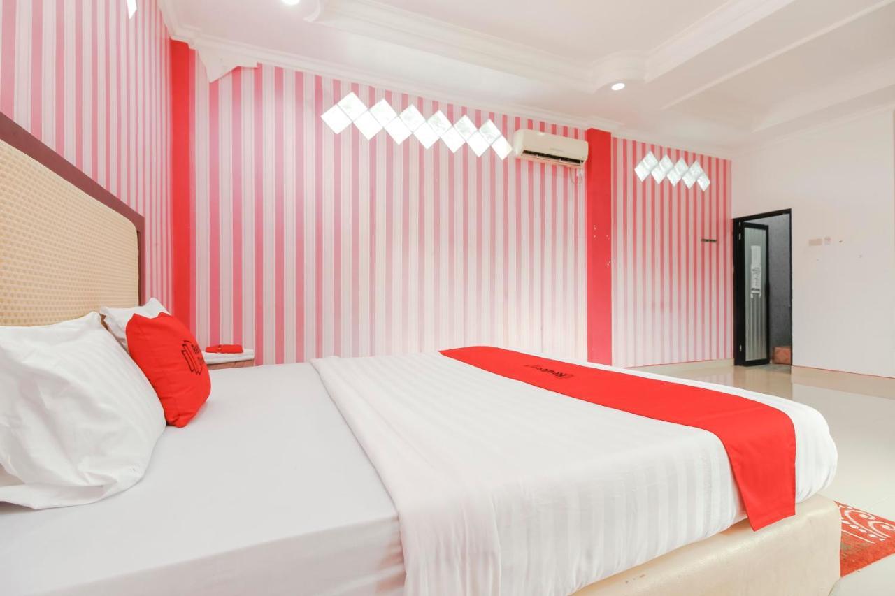 Oyo 2186 Esbe Hotel Syariah Танджунгпандан Экстерьер фото