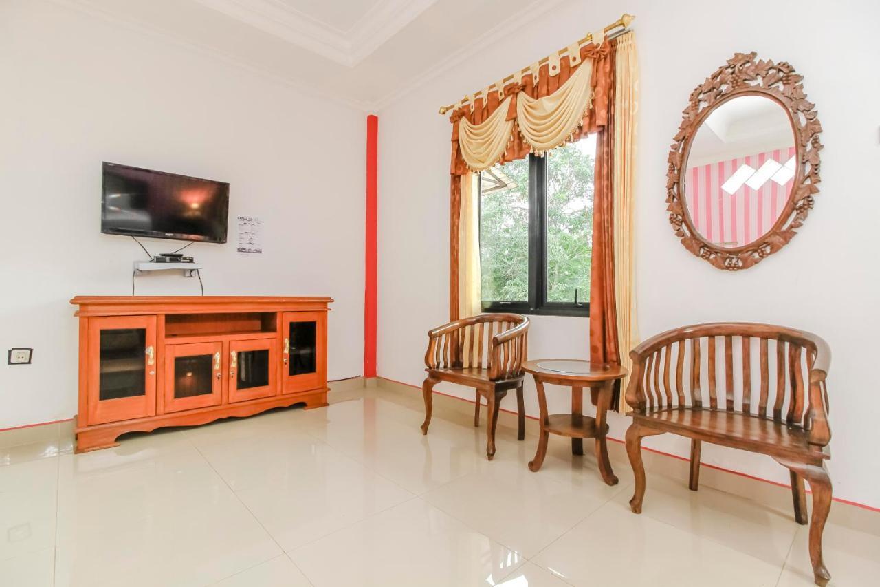 Oyo 2186 Esbe Hotel Syariah Танджунгпандан Экстерьер фото