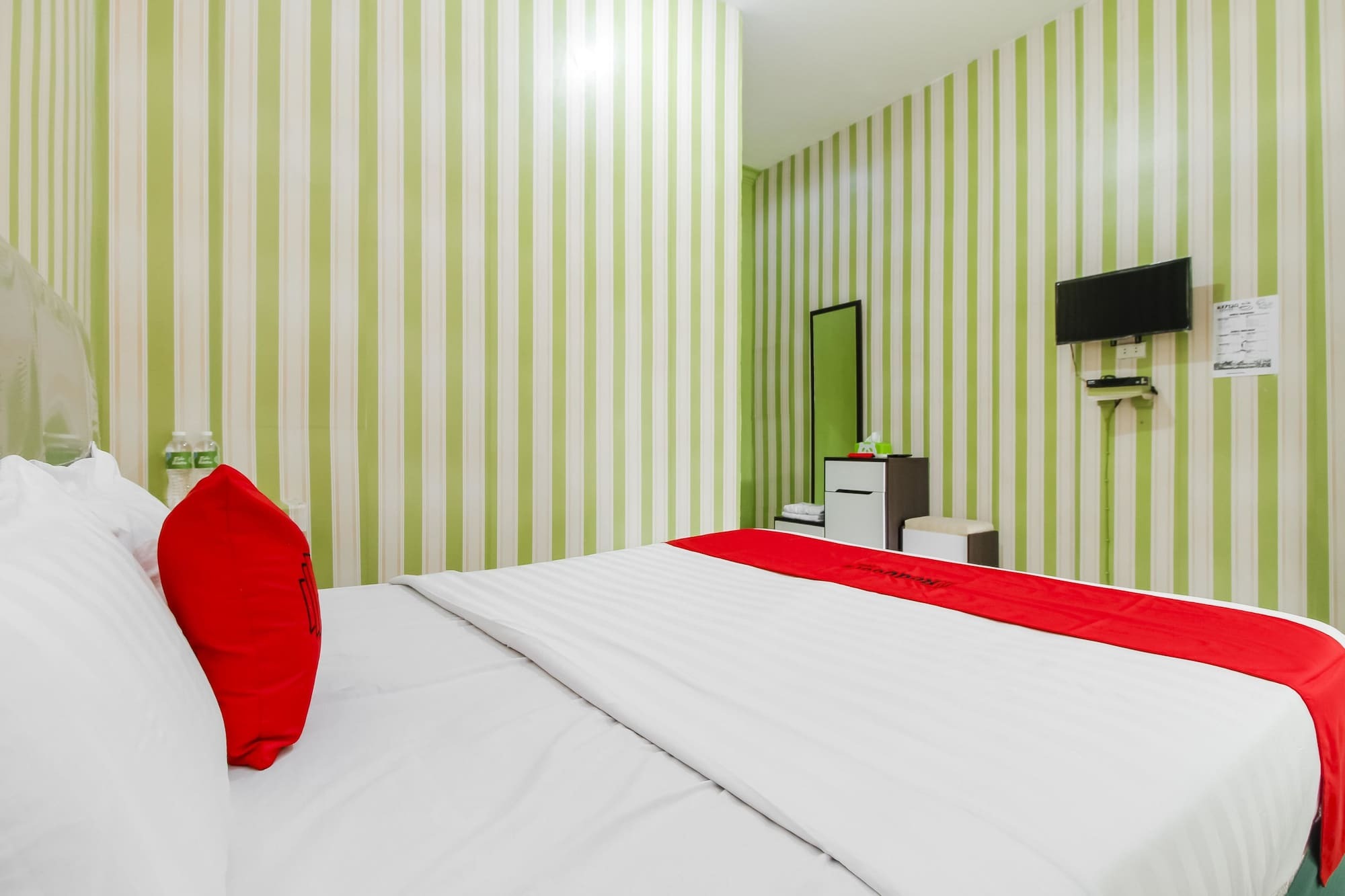 Oyo 2186 Esbe Hotel Syariah Танджунгпандан Экстерьер фото