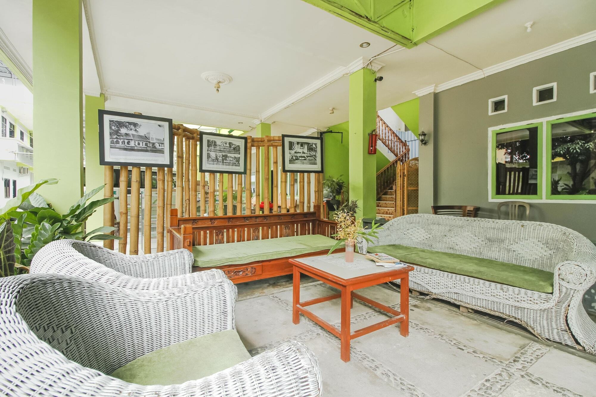 Oyo 2186 Esbe Hotel Syariah Танджунгпандан Экстерьер фото