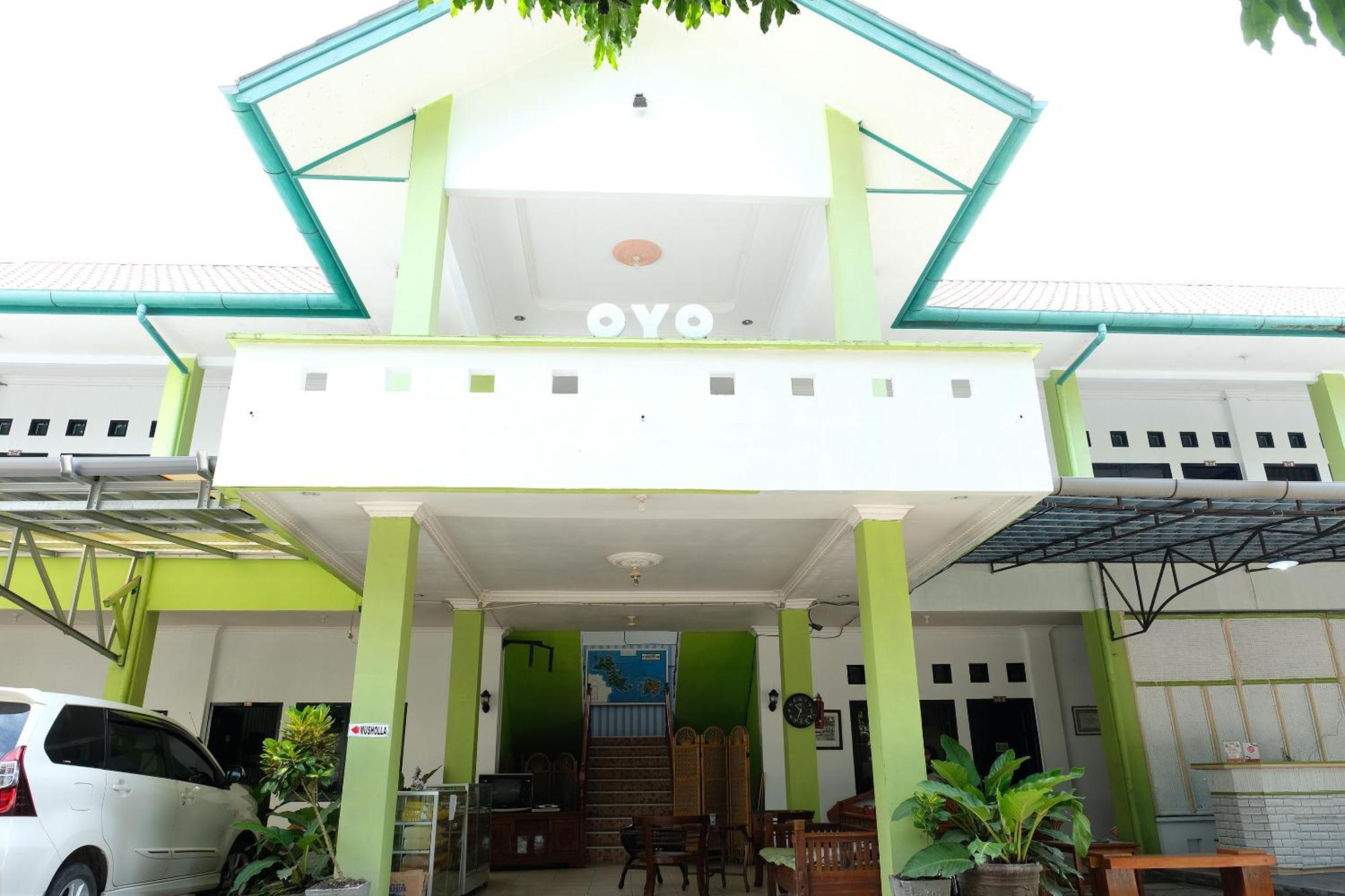 Oyo 2186 Esbe Hotel Syariah Танджунгпандан Экстерьер фото
