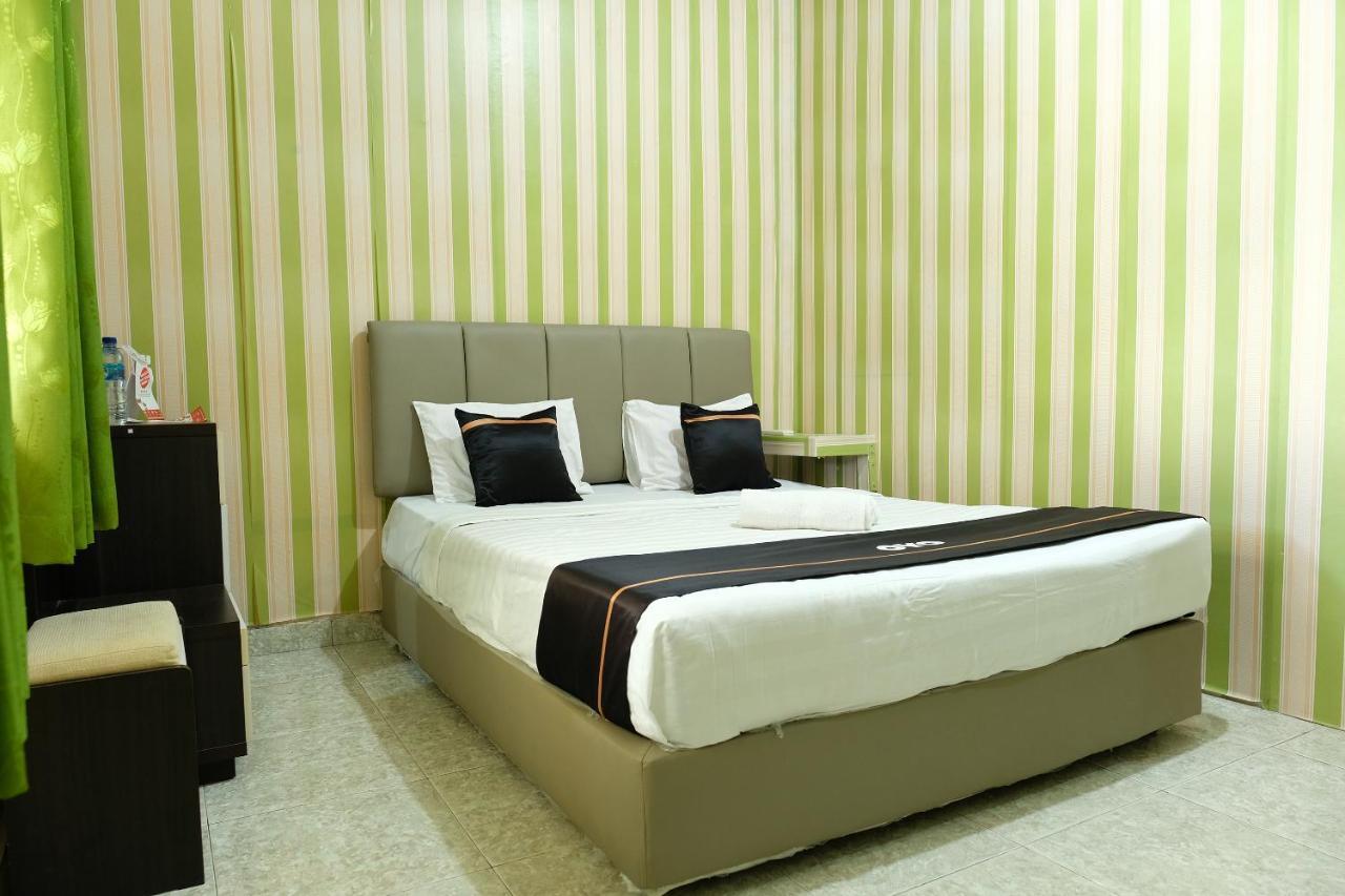 Oyo 2186 Esbe Hotel Syariah Танджунгпандан Экстерьер фото