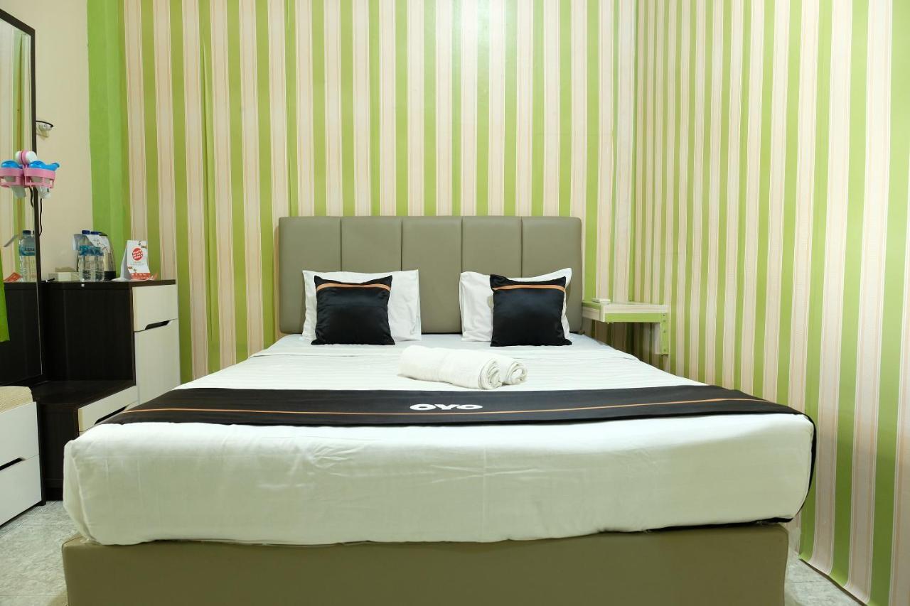 Oyo 2186 Esbe Hotel Syariah Танджунгпандан Экстерьер фото