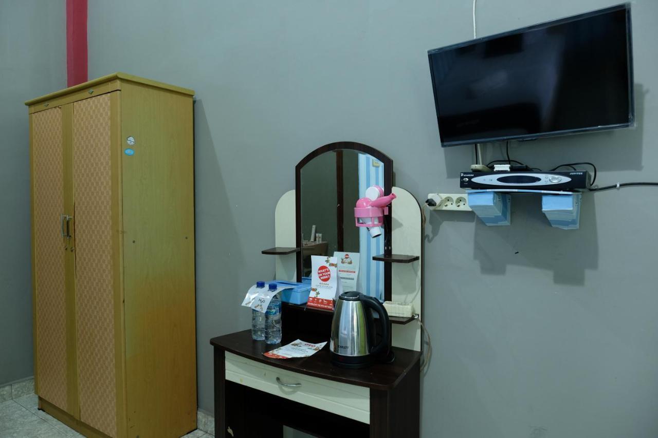 Oyo 2186 Esbe Hotel Syariah Танджунгпандан Экстерьер фото