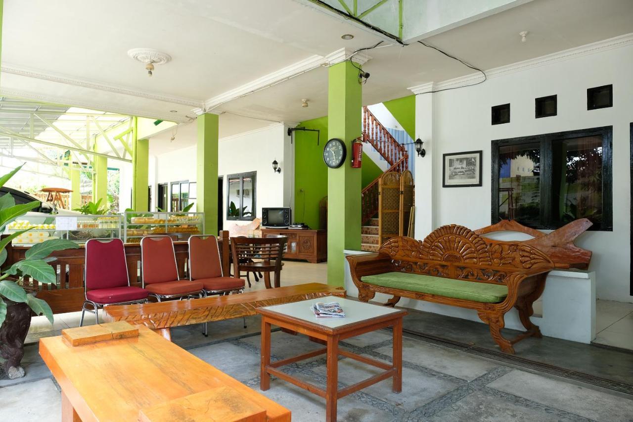 Oyo 2186 Esbe Hotel Syariah Танджунгпандан Экстерьер фото